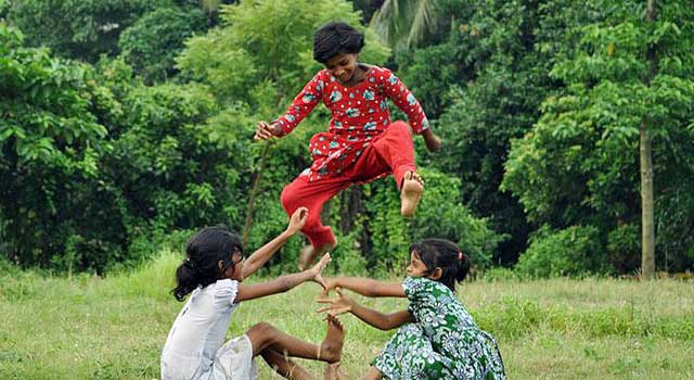 হারিয়ে যাচ্ছে ঐতিহ্যবাহী গ্রামীণ খেলাধুলা