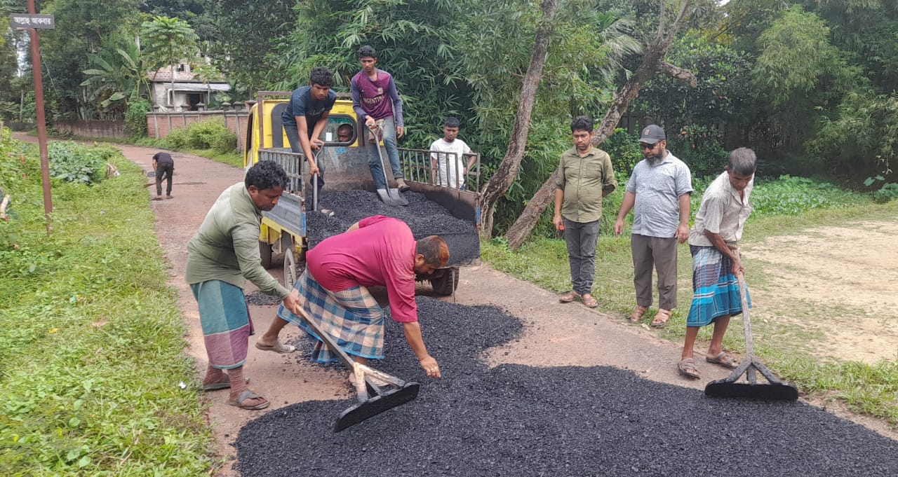 গোলাপগঞ্জে বন্ধ হয়ে যাওয়া বিভিন্ন সড়কের কাজ আবারো শুরু হয়েছে