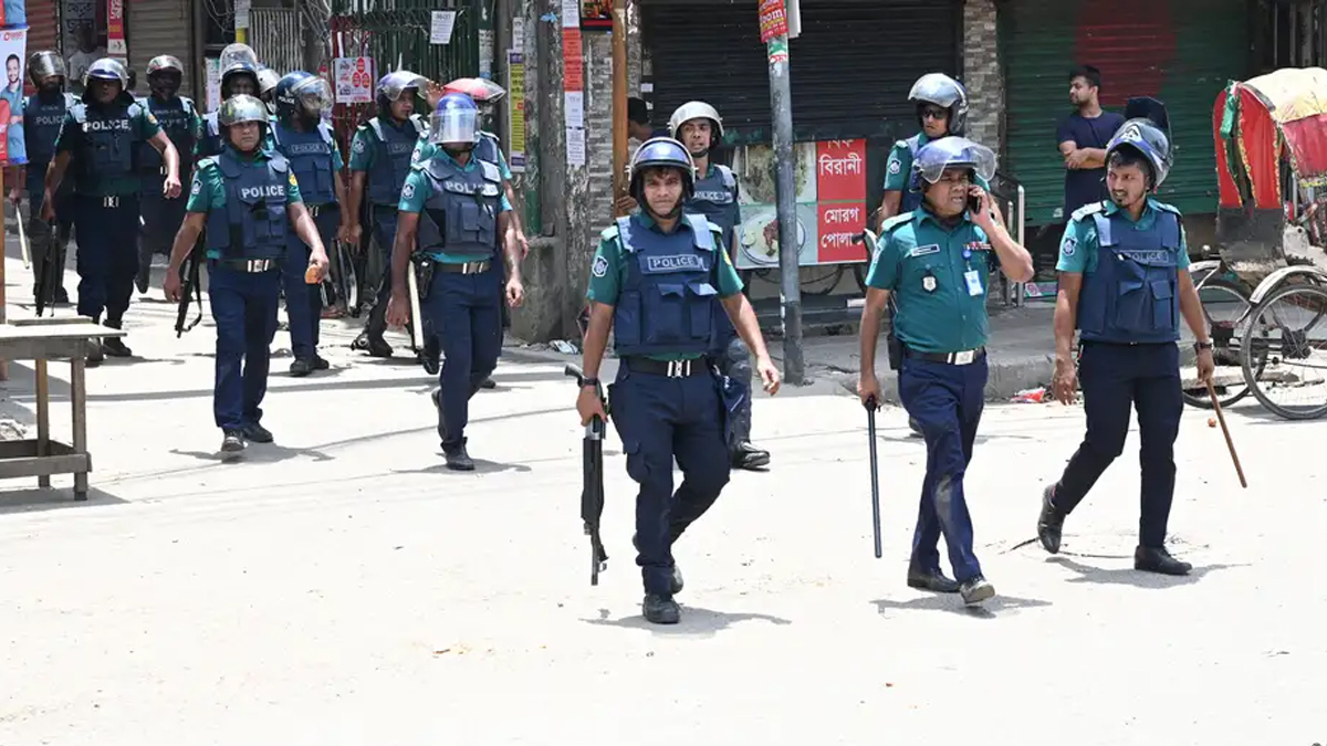 অন্তর্বর্তী সরকারের ১০০ দিন: পুরোপুরি সক্রিয় হয়নি পুলিশ, বাড়ছে খুন-ছিনতাই